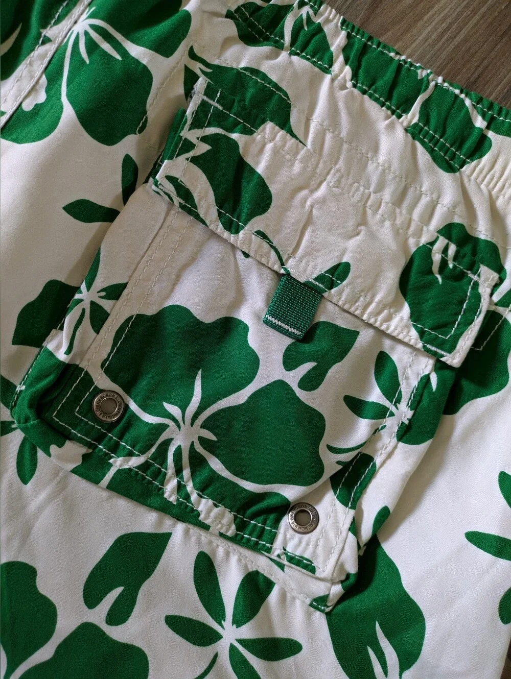 Abercrombie & Fitch Green & White Hawaiian Floral Cargo Surf Swim Board Shorts